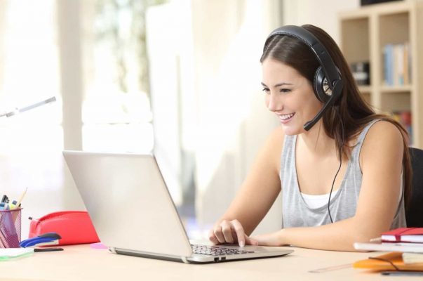 Học tiếng anh online giúp bạn chủ động thời gian